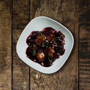 SMAŽENÉ KUŘE V OSTRUŽINOVÉ OMÁČCE FRIED CHICKEN IN BLACKBERRY SAUCE ЖАРЕНЫЙ ЦЫПЛЕНОК В ЕЖЕВИЧНЫМ СОУСЕ