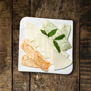 SÝROVÝ TALÍŘ | CHEESE PLATE | АССОРТИ СЫРОВ